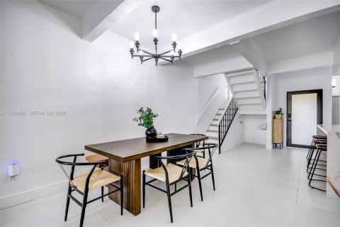 Townhouse in Miami, Florida 3 bedrooms, 156.08 sq.m. № 2003356 - photo 10