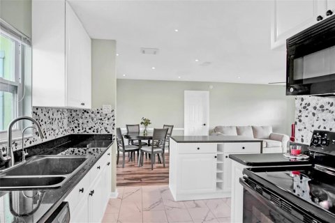 Casa en venta en Port Charlotte, Florida, 2 dormitorios, 97.55 m2 № 1909183 - foto 12