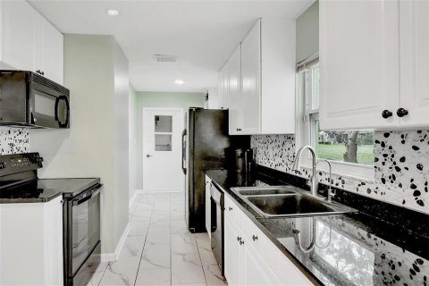 Casa en venta en Port Charlotte, Florida, 2 dormitorios, 97.55 m2 № 1909183 - foto 11