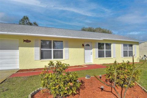 Casa en venta en Port Charlotte, Florida, 2 dormitorios, 97.55 m2 № 1909183 - foto 1