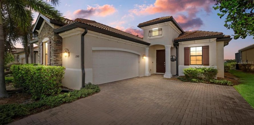 House in Venice, Florida 2 bedrooms, 172.61 sq.m. № 1537972