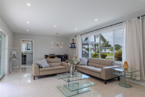 Casa en venta en Palmetto Bay, Florida, 3 dormitorios, 118.17 m2 № 1965988 - foto 6