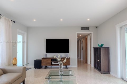 Casa en venta en Palmetto Bay, Florida, 3 dormitorios, 118.17 m2 № 1965988 - foto 12