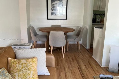 Condo in Miami Beach, Florida, 1 bedroom  № 1868170 - photo 4