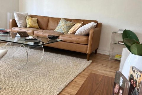 Condo in Miami Beach, Florida, 1 bedroom  № 1868170 - photo 3