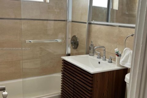 Condo in Miami Beach, Florida, 1 bedroom  № 1868170 - photo 7