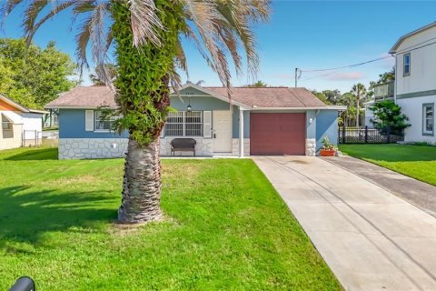House in Hudson, Florida 3 bedrooms, 115.94 sq.m. № 2310459