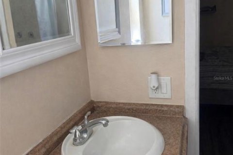 Купить виллу или дом в Нью-Порт-Ричи, Флорида 10 комнат, 162.39м2, № 2099176 - фото 16