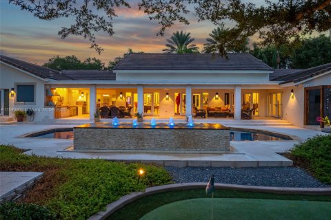 House in Pinecrest, Florida 6 bedrooms, 568.19 sq.m. № 1944436 - photo 1