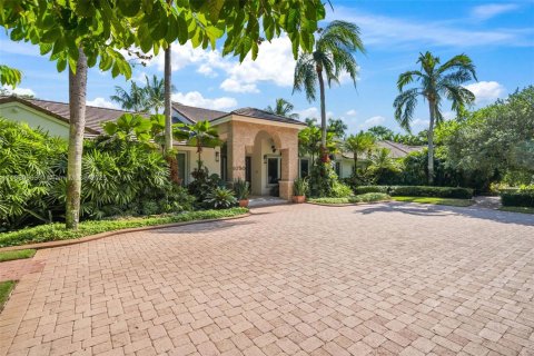 House in Pinecrest, Florida 6 bedrooms, 568.19 sq.m. № 1944436 - photo 13
