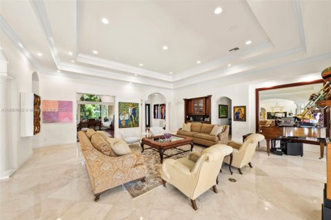 House in Pinecrest, Florida 6 bedrooms, 568.19 sq.m. № 1944436 - photo 16