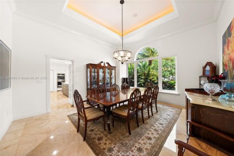 House in Pinecrest, Florida 6 bedrooms, 568.19 sq.m. № 1944436 - photo 24