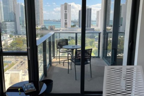 Снять в аренду кондоминиум в Майами, Флорида 2 спальни, 93.74м2, № 2050900 - фото 10