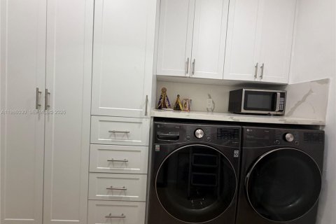 Снять в аренду виллу или дом в Майами-Лейкс, Флорида 3 спальни, 145.48м2, № 2047819 - фото 16