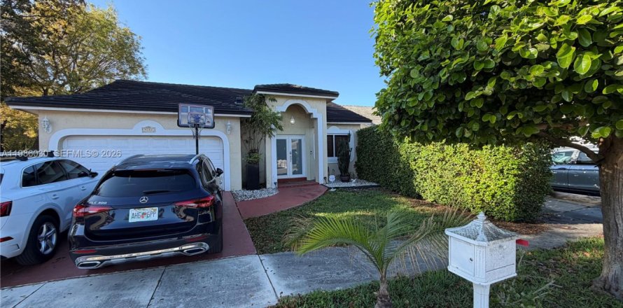 Дом в Майами-Лейкс, Флорида 3 спальни, 145.48м2 № 2047819