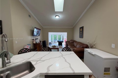 Снять в аренду виллу или дом в Майами-Лейкс, Флорида 3 спальни, 145.48м2, № 2047819 - фото 8