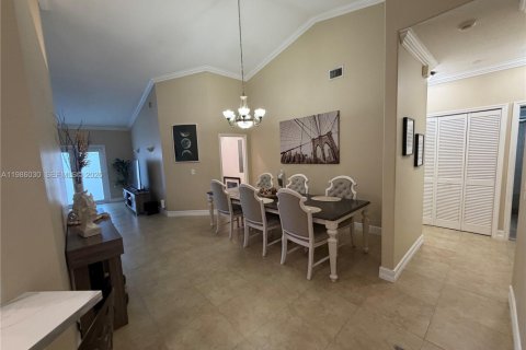 Снять в аренду виллу или дом в Майами-Лейкс, Флорида 3 спальни, 145.48м2, № 2047819 - фото 14