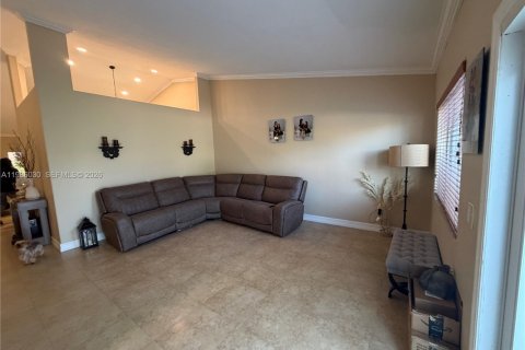 Снять в аренду виллу или дом в Майами-Лейкс, Флорида 3 спальни, 145.48м2, № 2047819 - фото 6