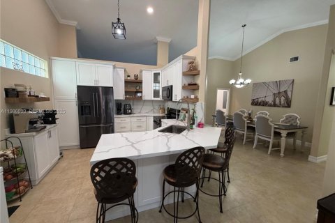 Снять в аренду виллу или дом в Майами-Лейкс, Флорида 3 спальни, 145.48м2, № 2047819 - фото 12