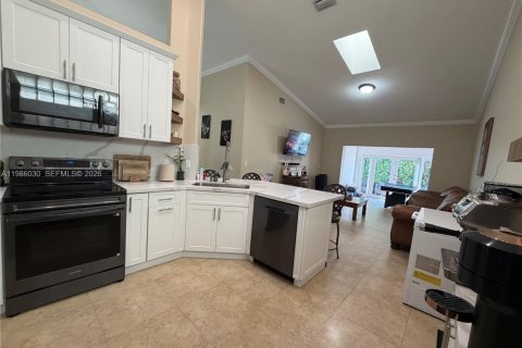 Снять в аренду виллу или дом в Майами-Лейкс, Флорида 3 спальни, 145.48м2, № 2047819 - фото 9