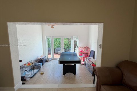 Снять в аренду виллу или дом в Майами-Лейкс, Флорида 3 спальни, 145.48м2, № 2047819 - фото 10