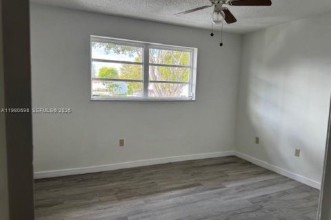 Touwnhouse à vendre à Miami, Floride: 3 chambres, 126.35 m2 № 2079684 - photo 26