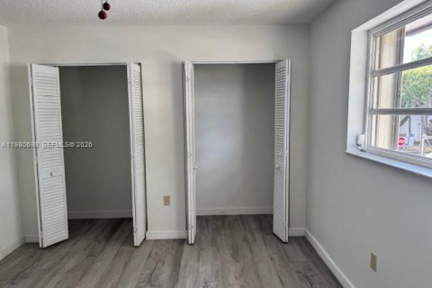Touwnhouse à vendre à Miami, Floride: 3 chambres, 126.35 m2 № 2079684 - photo 24