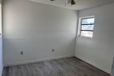 Touwnhouse à vendre à Miami, Floride: 3 chambres, 126.35 m2 № 2079684 - photo 28