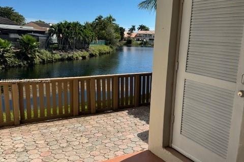 Touwnhouse à vendre à Miami, Floride: 3 chambres, 126.35 m2 № 2079684 - photo 4