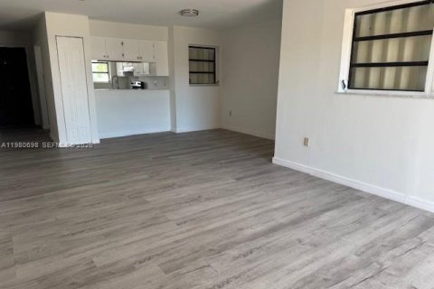 Touwnhouse à vendre à Miami, Floride: 3 chambres, 126.35 m2 № 2079684 - photo 10