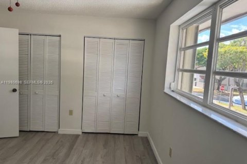 Touwnhouse à vendre à Miami, Floride: 3 chambres, 126.35 m2 № 2079684 - photo 20