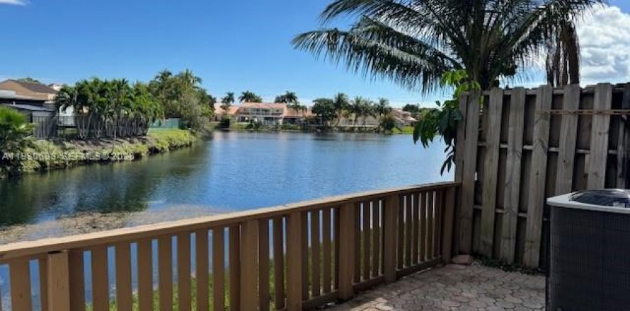 Touwnhouse à Miami, Floride 3 chambres, 126.35 m2 № 2079684