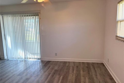 Condo in Sun City Center, Florida, 1 bedroom  № 2212049 - photo 17