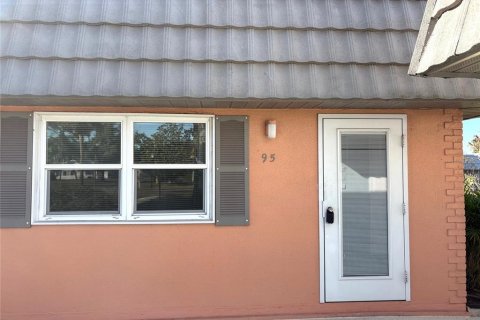 Condo in Sun City Center, Florida, 1 bedroom  № 2212049 - photo 2