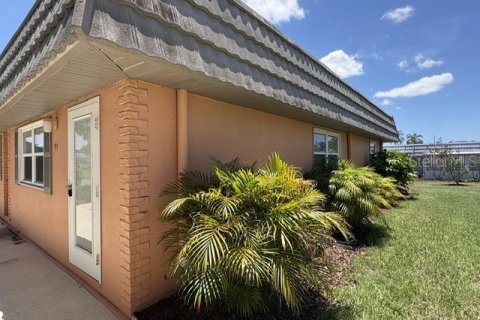 Condo in Sun City Center, Florida, 1 bedroom  № 2212049 - photo 29