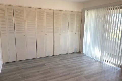 Condo in Sun City Center, Florida, 1 bedroom  № 2212049 - photo 18