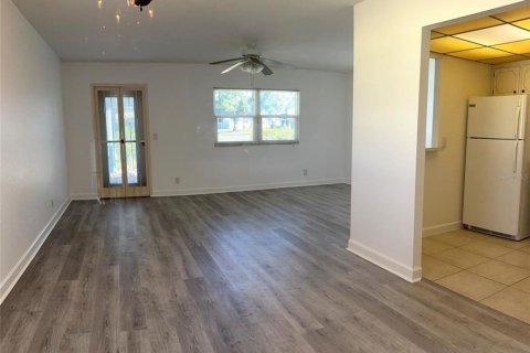 Condo in Sun City Center, Florida, 1 bedroom  № 2212049 - photo 10