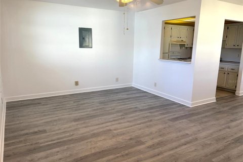 Condo in Sun City Center, Florida, 1 bedroom  № 2212049 - photo 7