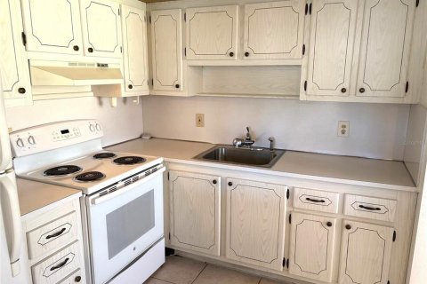 Condo in Sun City Center, Florida, 1 bedroom  № 2212049 - photo 12