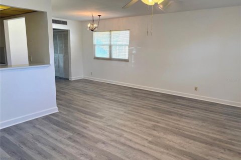 Condo in Sun City Center, Florida, 1 bedroom  № 2212049 - photo 8