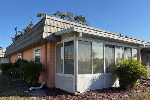 Condo in Sun City Center, Florida, 1 bedroom  № 2212049 - photo 26