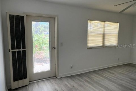 Condo in Sun City Center, Florida, 1 bedroom  № 2212049 - photo 5