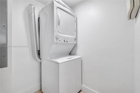 Снять в аренду кондоминиум в Майами-Бич, Флорида 1 спальня, 93.92м2, № 1822037 - фото 27