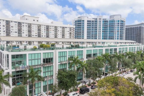 Снять в аренду кондоминиум в Майами-Бич, Флорида 1 спальня, 93.92м2, № 1822037 - фото 1
