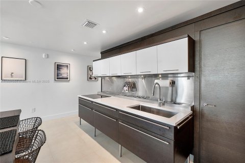 Снять в аренду кондоминиум в Майами-Бич, Флорида 1 спальня, 93.92м2, № 1822037 - фото 14