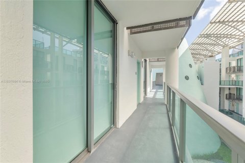Снять в аренду кондоминиум в Майами-Бич, Флорида 1 спальня, 93.92м2, № 1822037 - фото 3