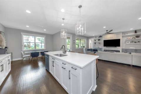 Villa ou maison à vendre à Tampa, Floride: 5 chambres, 343.37 m2 № 2195587 - photo 13