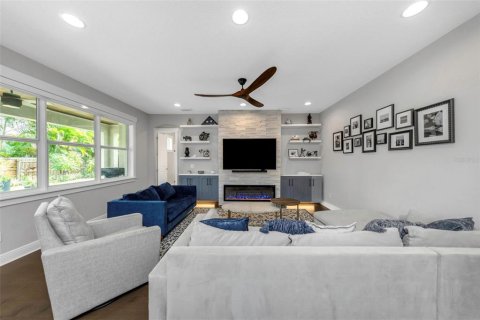 Villa ou maison à vendre à Tampa, Floride: 5 chambres, 343.37 m2 № 2195587 - photo 9