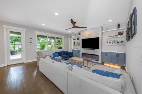 Villa ou maison à vendre à Tampa, Floride: 5 chambres, 343.37 m2 № 2195587 - photo 4