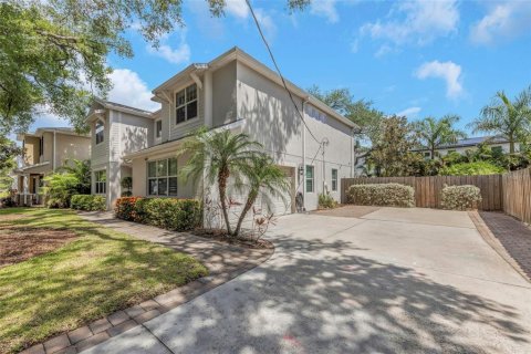 Villa ou maison à vendre à Tampa, Floride: 5 chambres, 343.37 m2 № 2195587 - photo 2